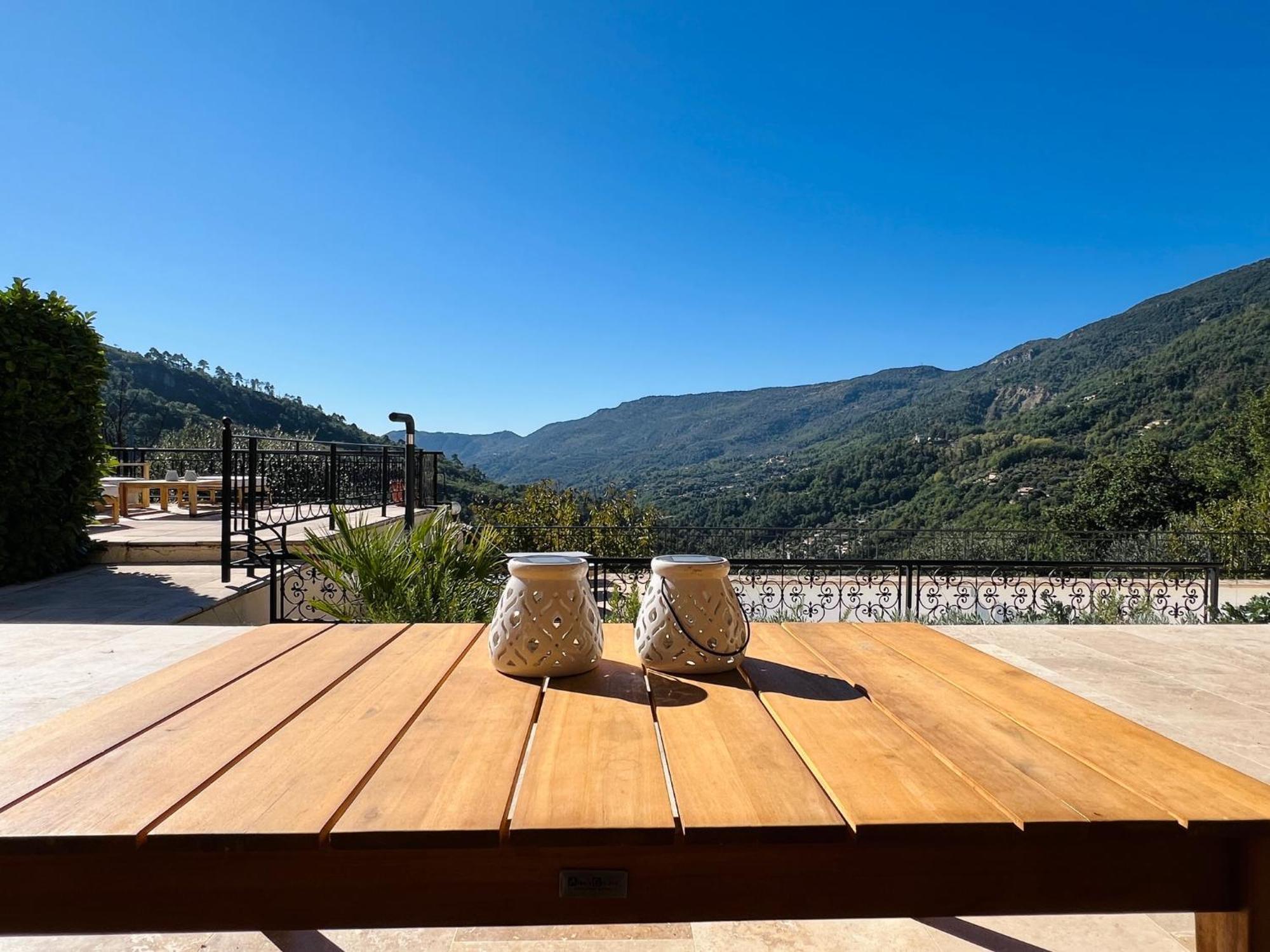 Cote 'd Azur - Detached Private Villa