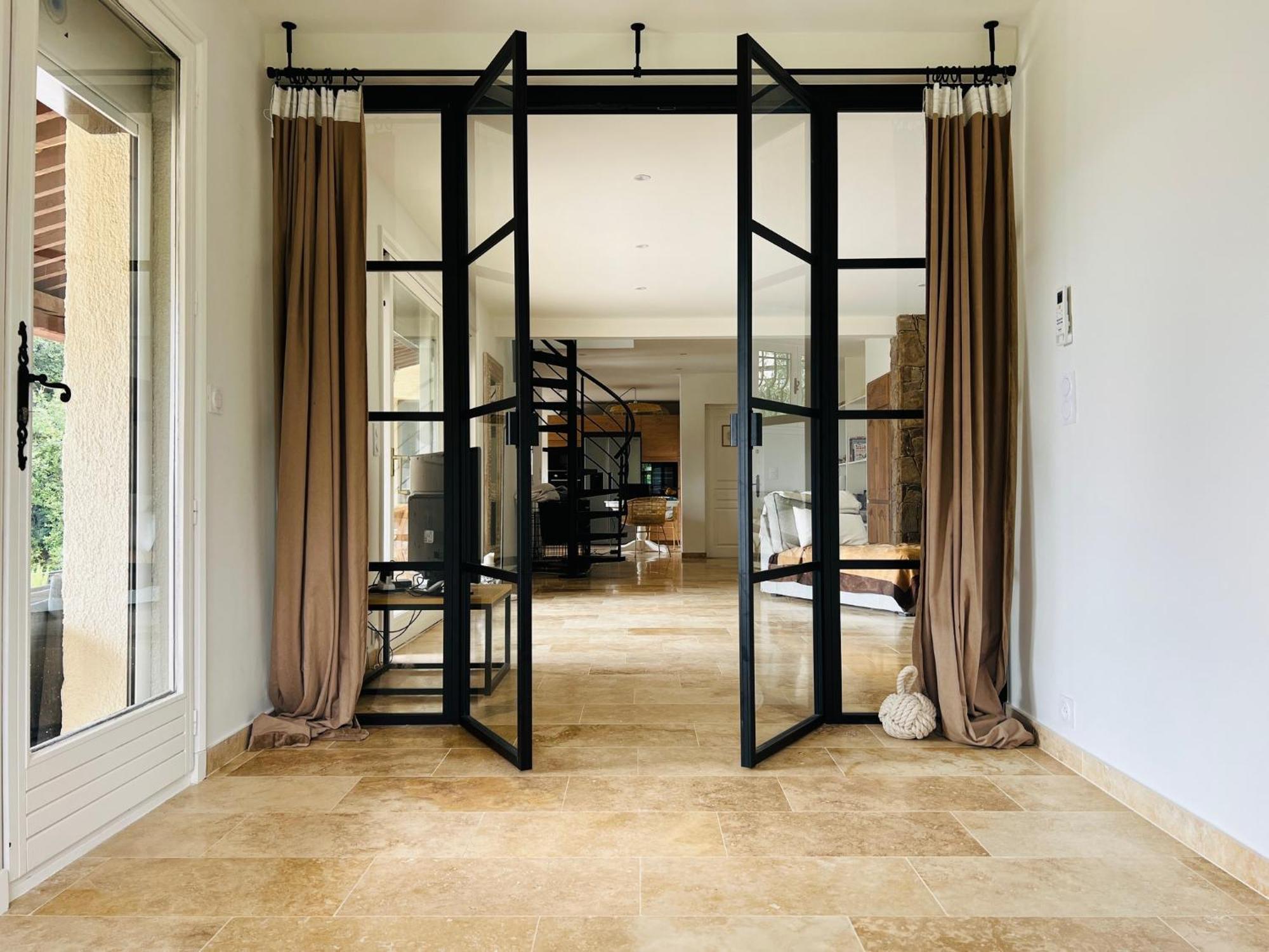 Cote 'd Azur - Detached Private